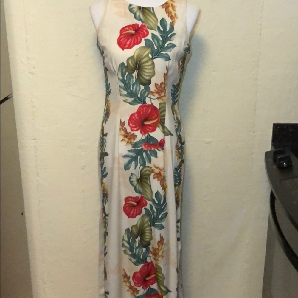 Hawaiian Anthurium Print Muumuu